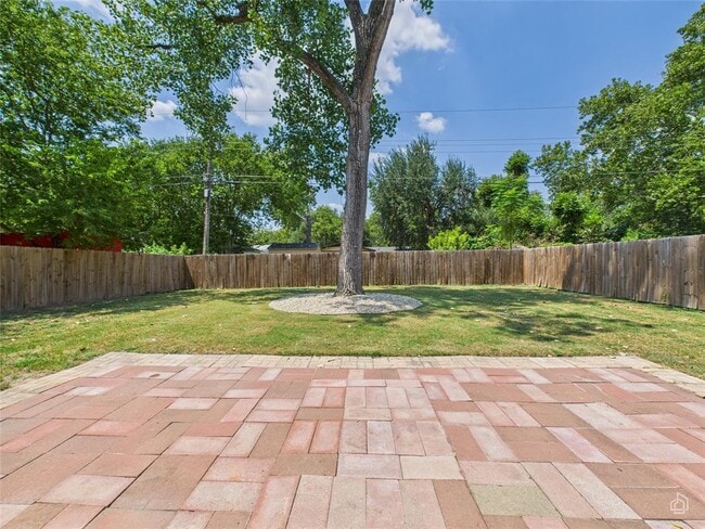 Building Photo - 8810 Slayton Dr
