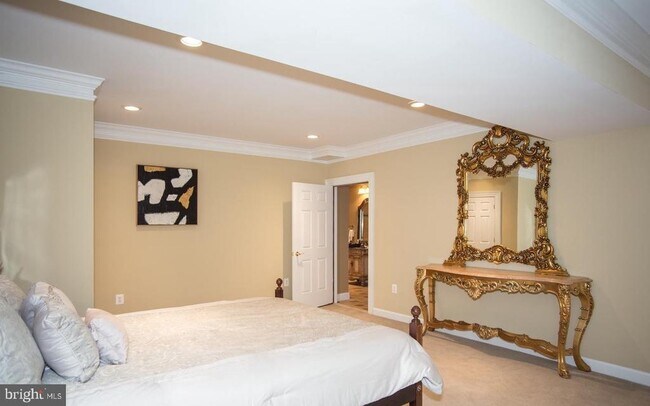 Building Photo - 6125 Old Dominion Dr