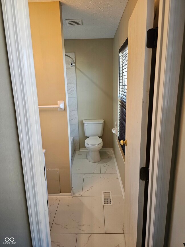 Building Photo - 403 Stillwood Ct