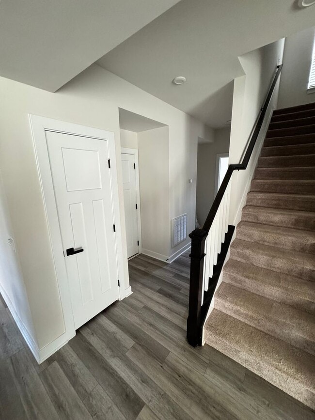 Building Photo - 107 Tonkawa Way