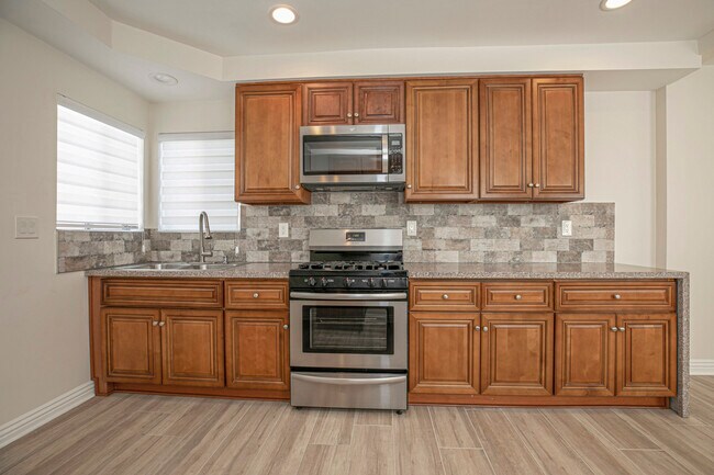Building Photo - 10955 Burnet Ave