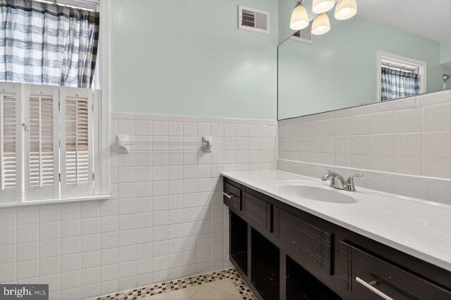 Building Photo - 16 Beechtree Ln