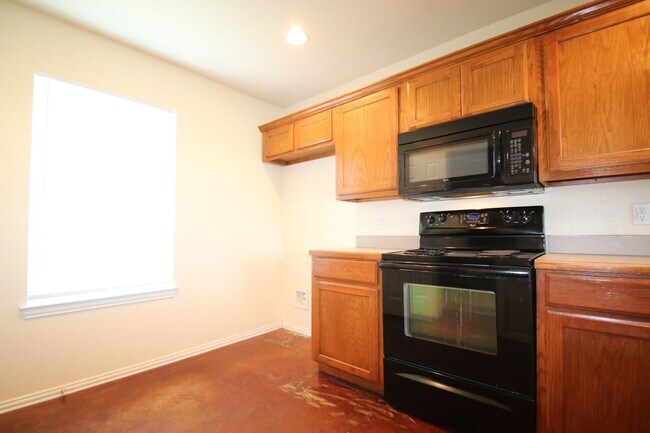 Building Photo - 101-103 Crossbow Ct.