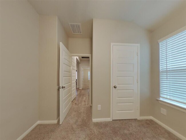 Building Photo - 2311 E WInding Pines