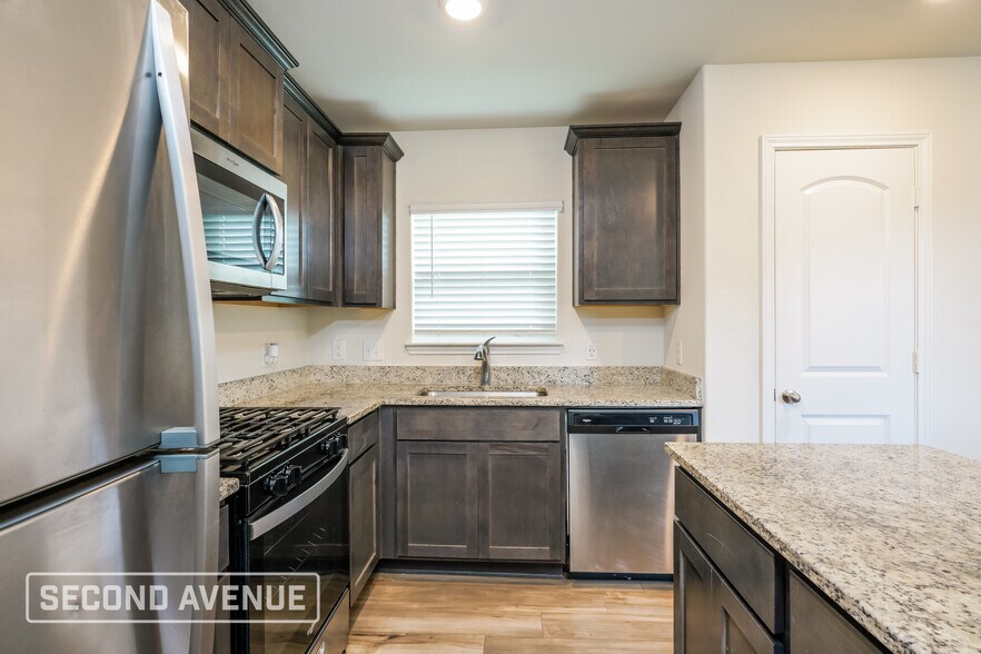 Building Photo - 1321 Woodwinds Dr