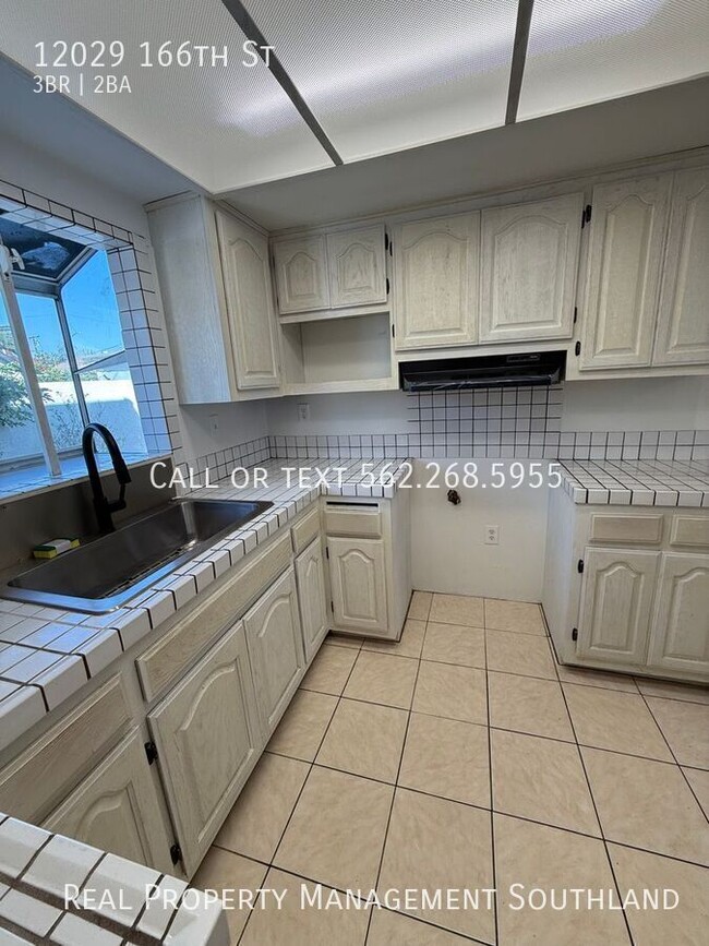 Building Photo - Three Bedroom Two Bath Home for Rent in No...