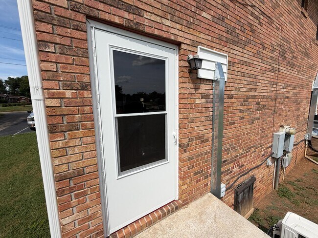 Building Photo - 1746 Morningside Dr