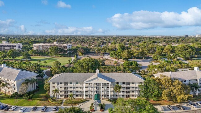Building Photo - 6121 Balboa Cir