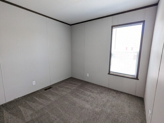Building Photo - 641 Oregon St