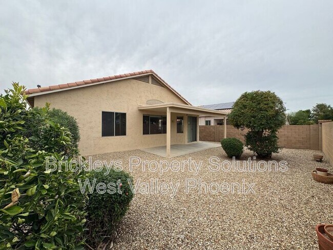 Building Photo - 18151 N Fiesta Dr