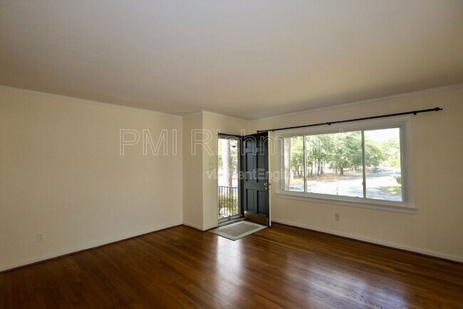 Building Photo - 9107 Mapleview Ave