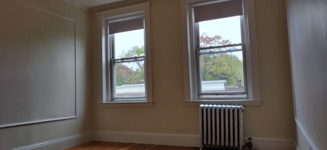 Building Photo - No Brokers Fee, No Security Deposit, Heat, Hot Water Included, Laundry on a Site