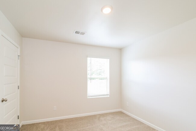 Building Photo - 60 Ella Dr