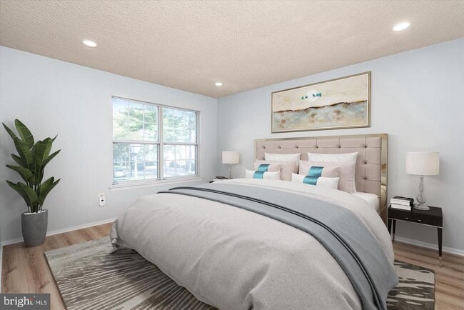 Building Photo - 110 Versailles Ct