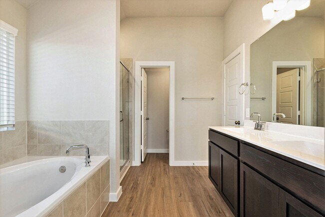 Building Photo - Like New 3 bedroom, 2  bath house in Moran Ranch