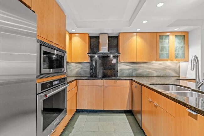 Building Photo - 1015 33rd St NW