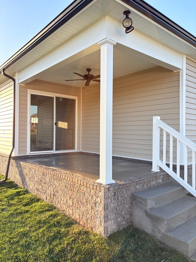 Building Photo - 1307 Helmsdale Ave