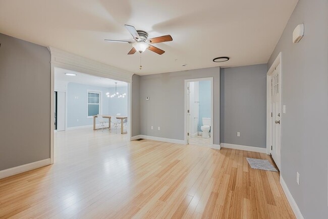 Building Photo - 213 Villager Rd