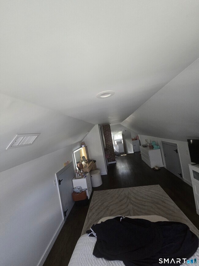 Building Photo - 275 Burnsford Ave