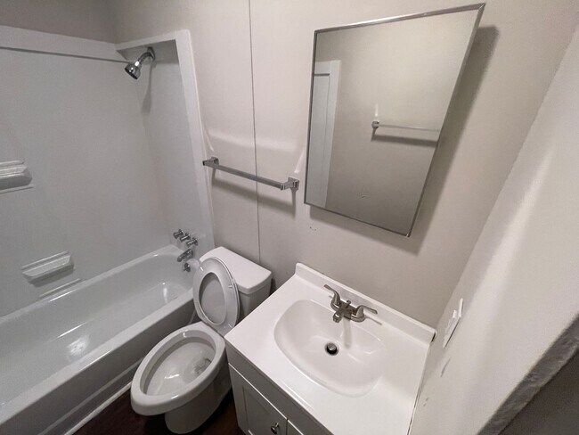 Building Photo - New Bern 505