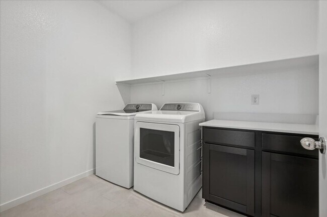Building Photo - Beautiful New Home in Black Mountain Planned Community
