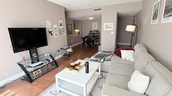 Building Photo - 170 Gore St