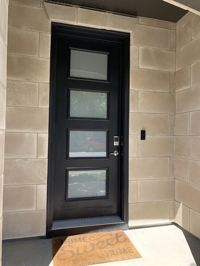 Building Photo - 525 Promenade Dr