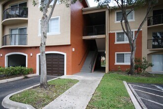 Building Photo - 2BD/2BA Dual Masters Condo w/ Lake Views!   *1st Floor & Gated Community*