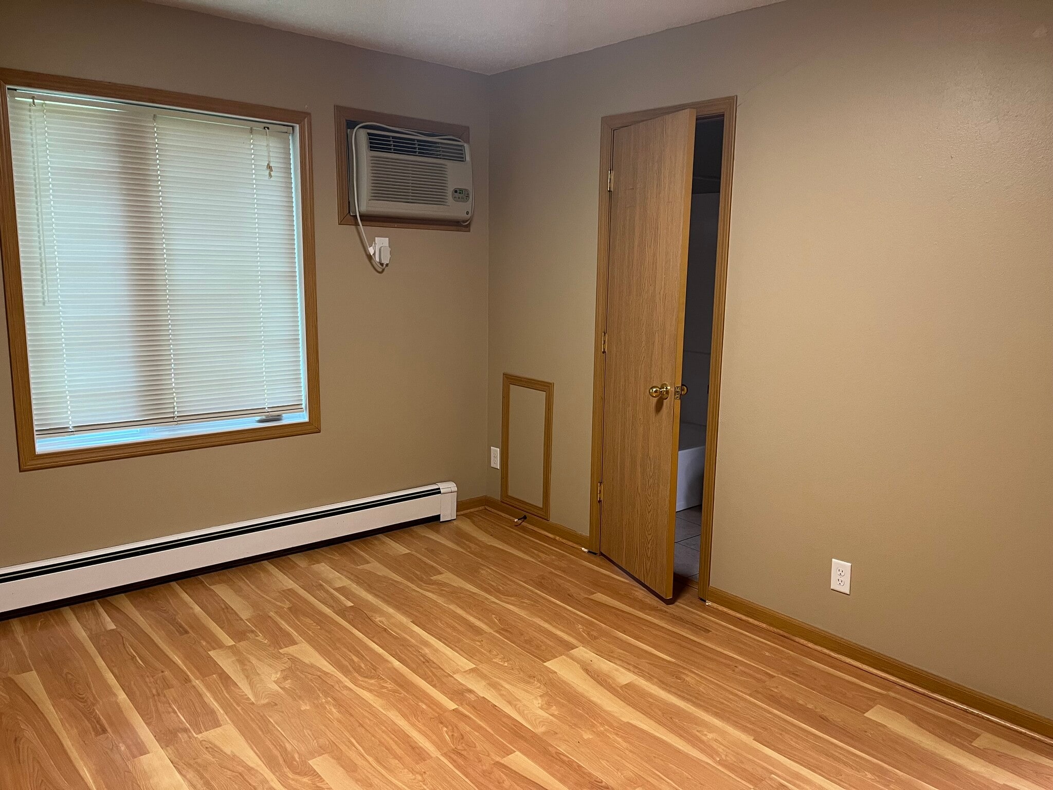 Building Photo - 88 Olive Ct