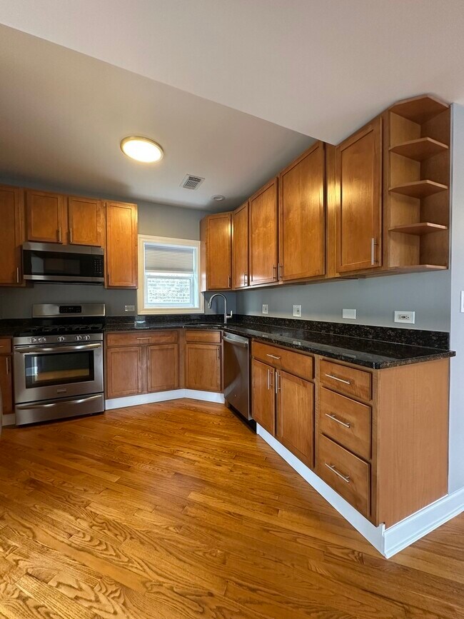 Building Photo - 5643 N Artesian Ave