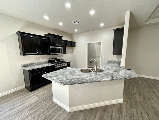 Building Photo - Beautiful 3 Bedroom 2 Bathroom Home!