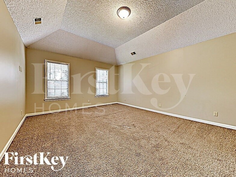 Building Photo - 3718 Old Creek Cove