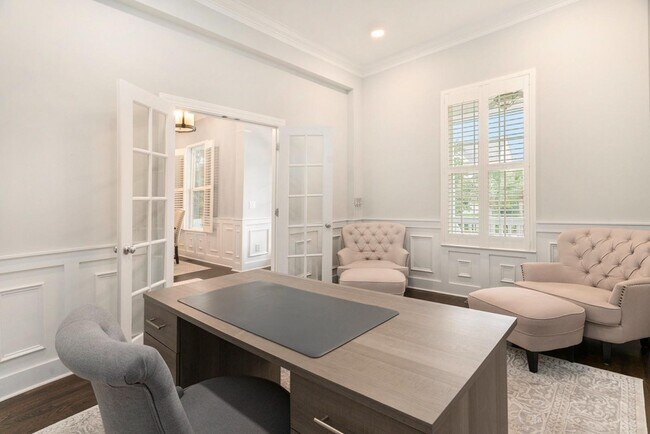 Building Photo - 200 N Ladd Ct