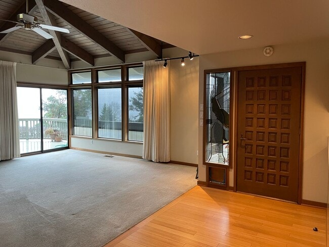 Building Photo - Magnolia Sound view home located near coveted Carleton park neighborhood