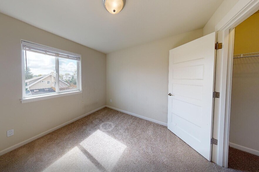 Building Photo - 3330 S Holly St