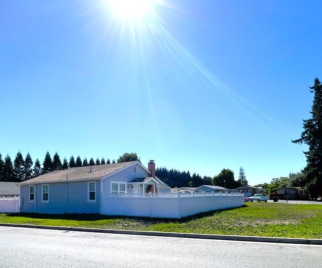 Building Photo - 5250 Whispering Creek Dr