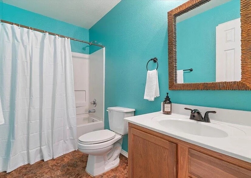 Building Photo - 8008 Verbank Villa Dr