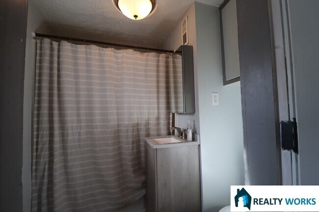 Building Photo - Cozy One Bed One Bath Home