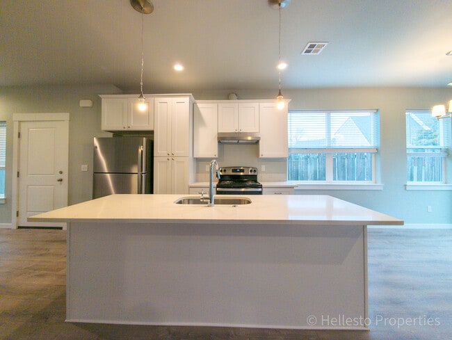 Building Photo - 2494 SW Coho St