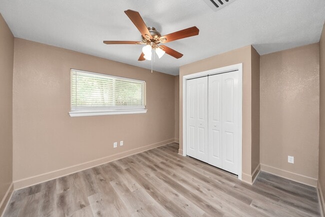 Building Photo - 227 Concordia Dr