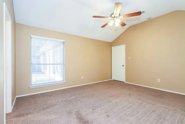 Building Photo - 4969 Briar Oaks Ln