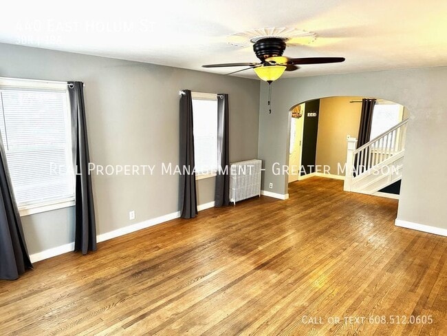 Building Photo - Gorgeous Deforest house for rent with many...
