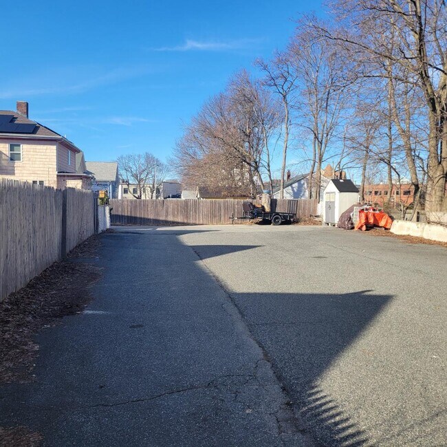 Building Photo - 133 Bath St