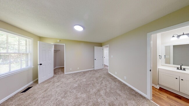 Building Photo - 1485 Nichols Dr