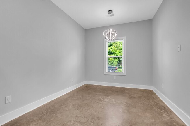 Building Photo - 2132 Lyon Ave