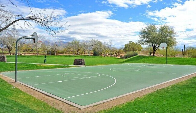 Building Photo - Priced right in Dove Mountain. Fresh & cle...