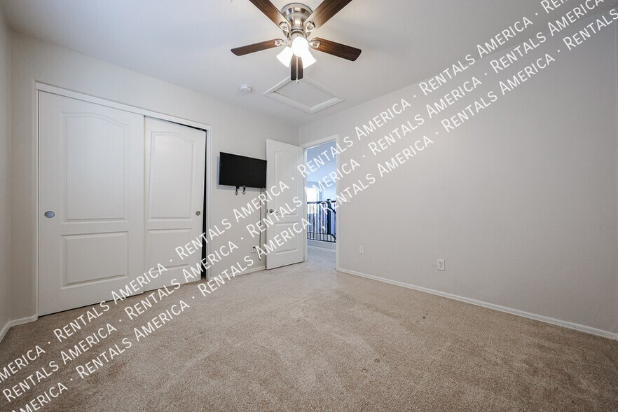 Building Photo - 44388 W Oster Dr