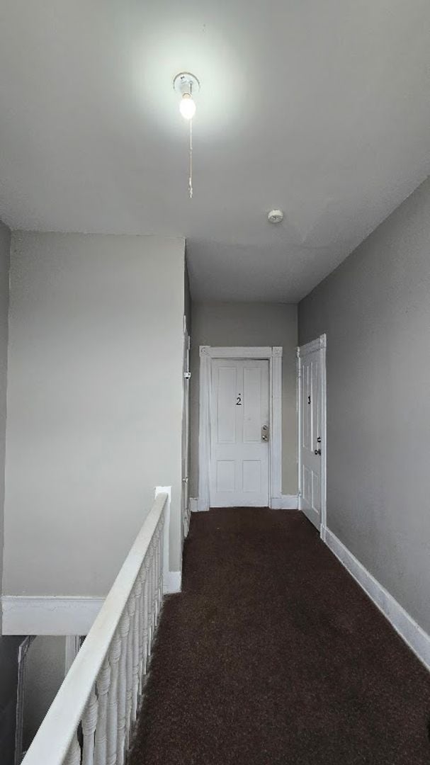 Building Photo - 2047 Lawrence Ave