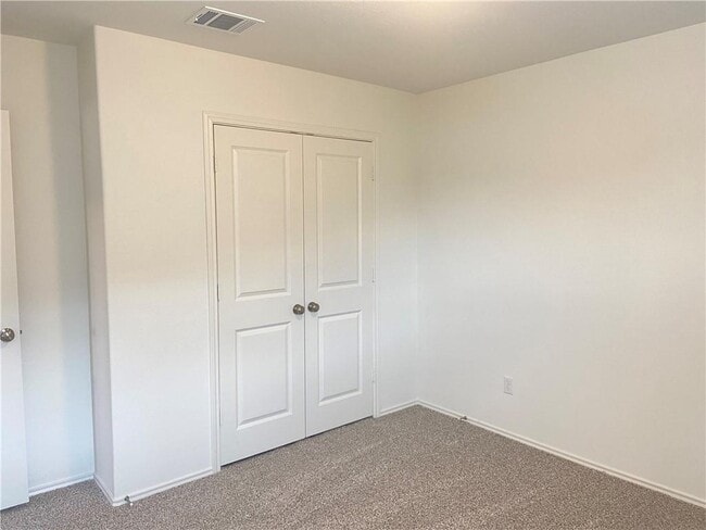 Building Photo - 1420 Chad Dr