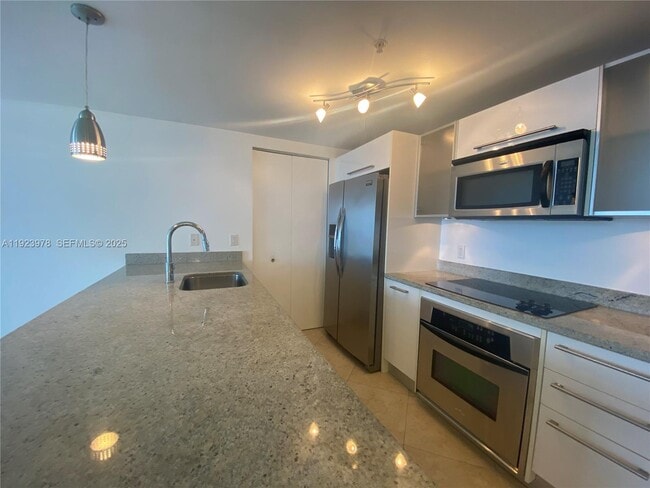 Primary Photo - 185 SW 7th St